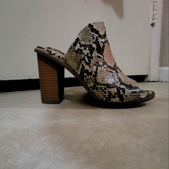 Heels - Picture 4 of 4